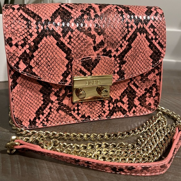 BCBG Salmon Pink & Black Snake Print Bag w/ Gold Chain Strap, Clasp - Picture 1 of 11